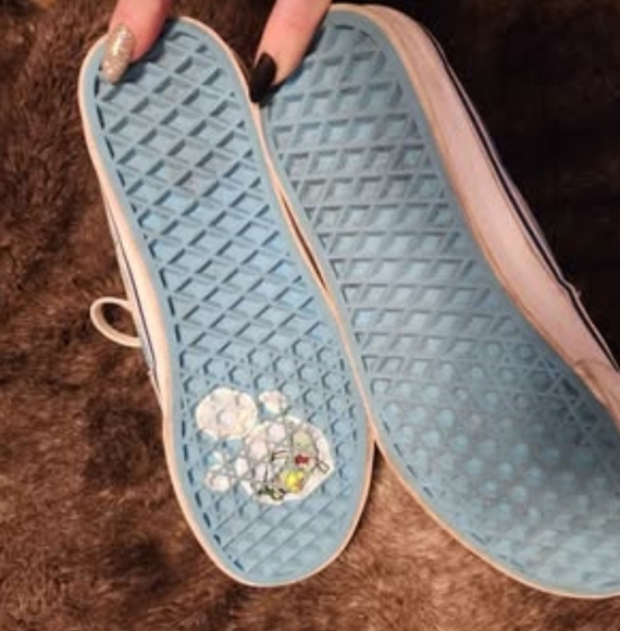 SpongeBob High-Top Sneakers - Picture 2 of 3